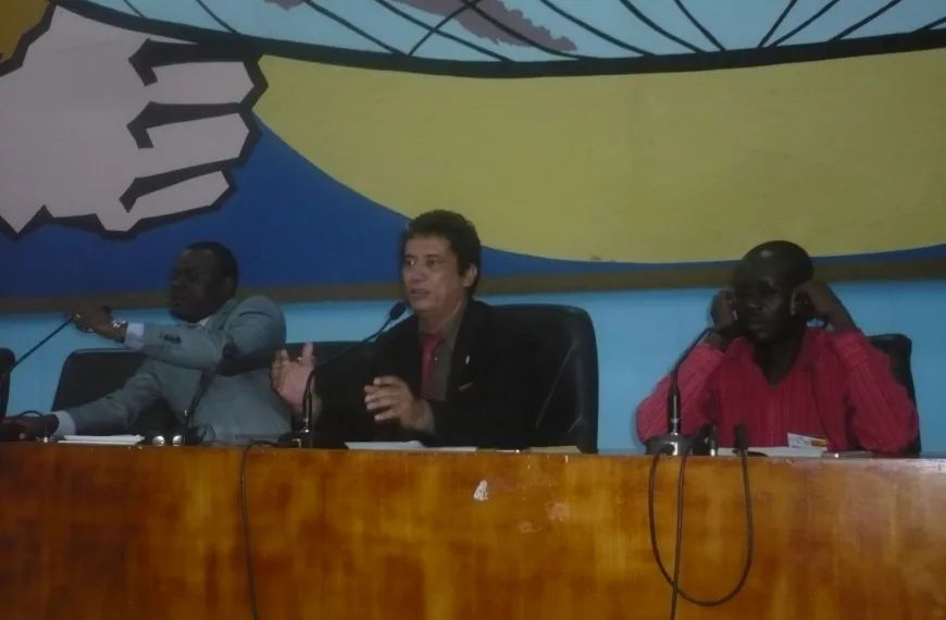 Sidi El Moctar Cheiguer au centre, lors d'une rencontre au Congo Brazzaville en amont du sommet de la terre Rio+ 20